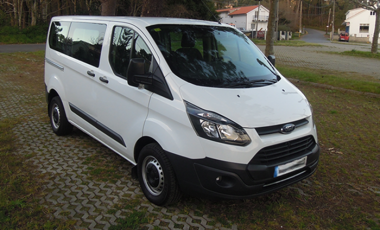 Rent a Car Ford Custom 👥x9